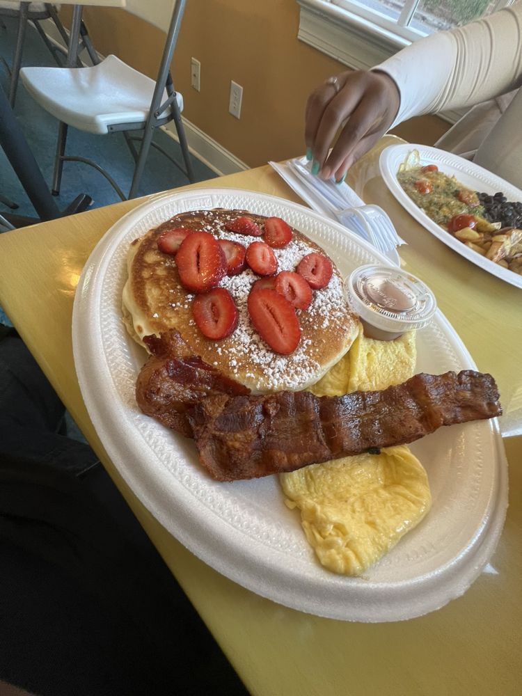 Manny's Universal Cafe