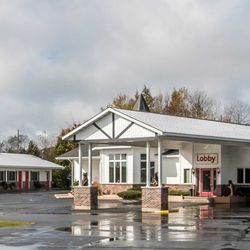 Econo Lodge Lakes 18 Photos Hotels 1101 East Photo Of Econo Lodge Lakes Manistique Mi United States