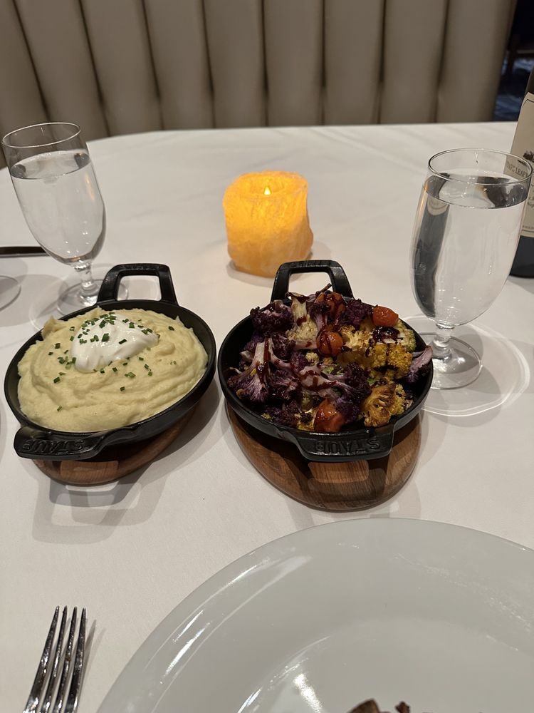 Council Oak Steaks & Seafood Gallery
