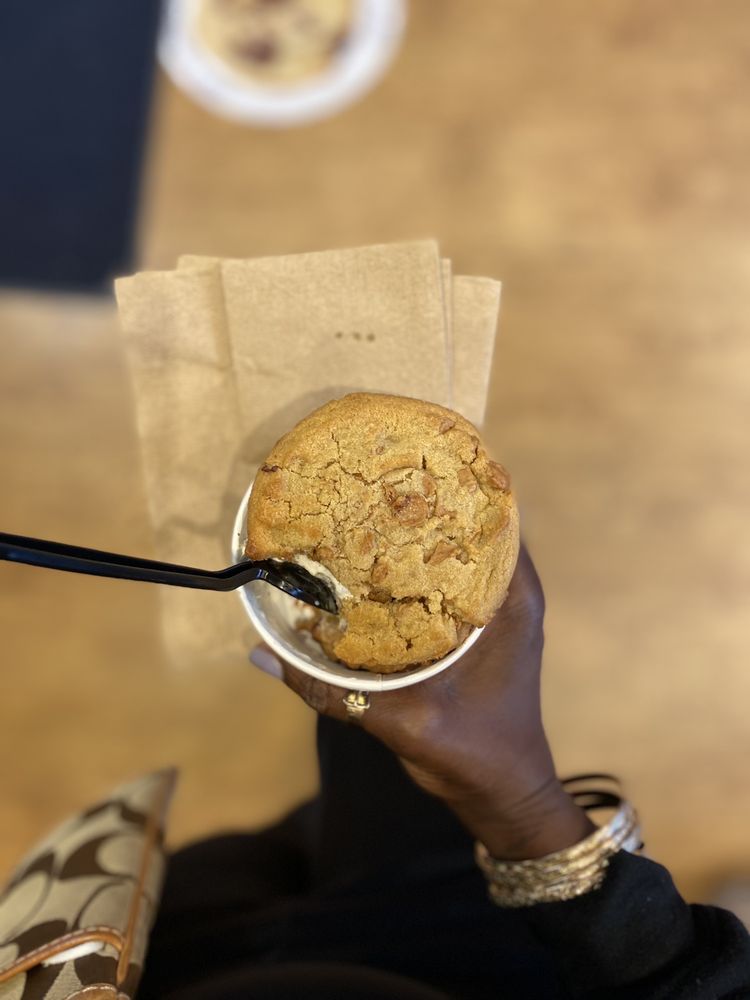 Insomnia Cookies