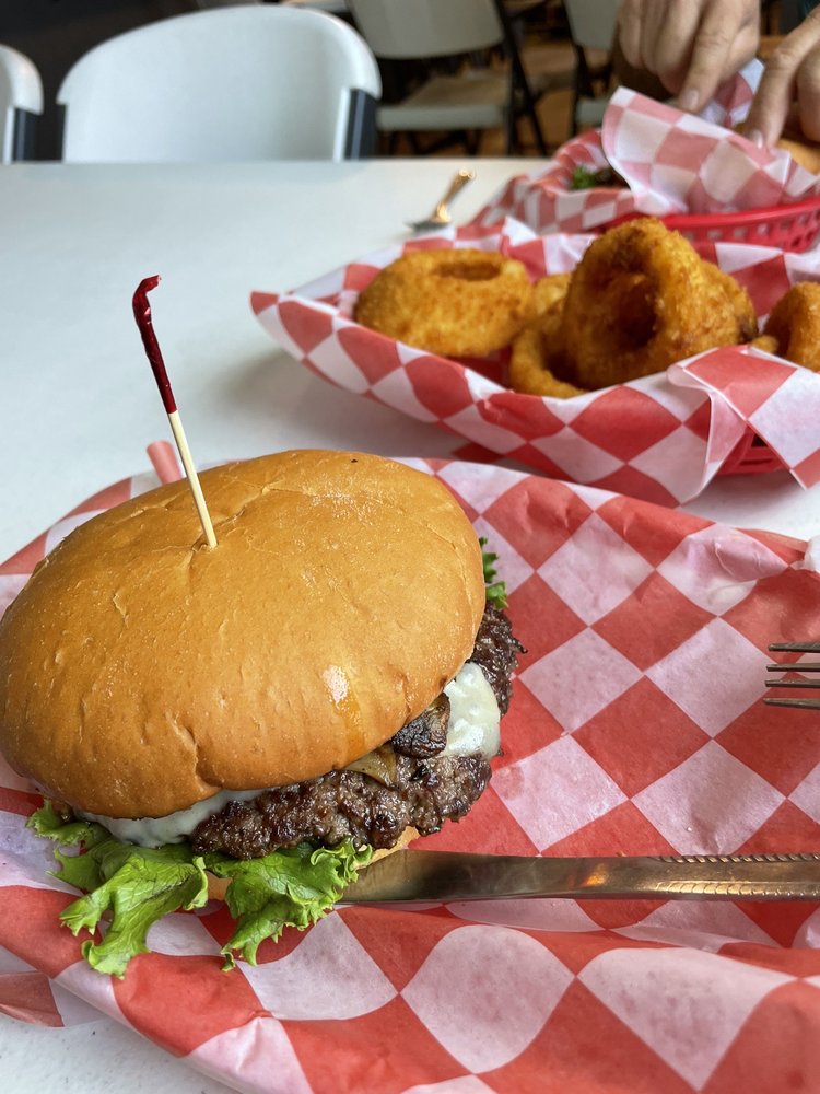 Pop's Tavern and Cafe